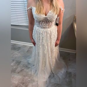 IVORY SHERRI HILL SIZE 8